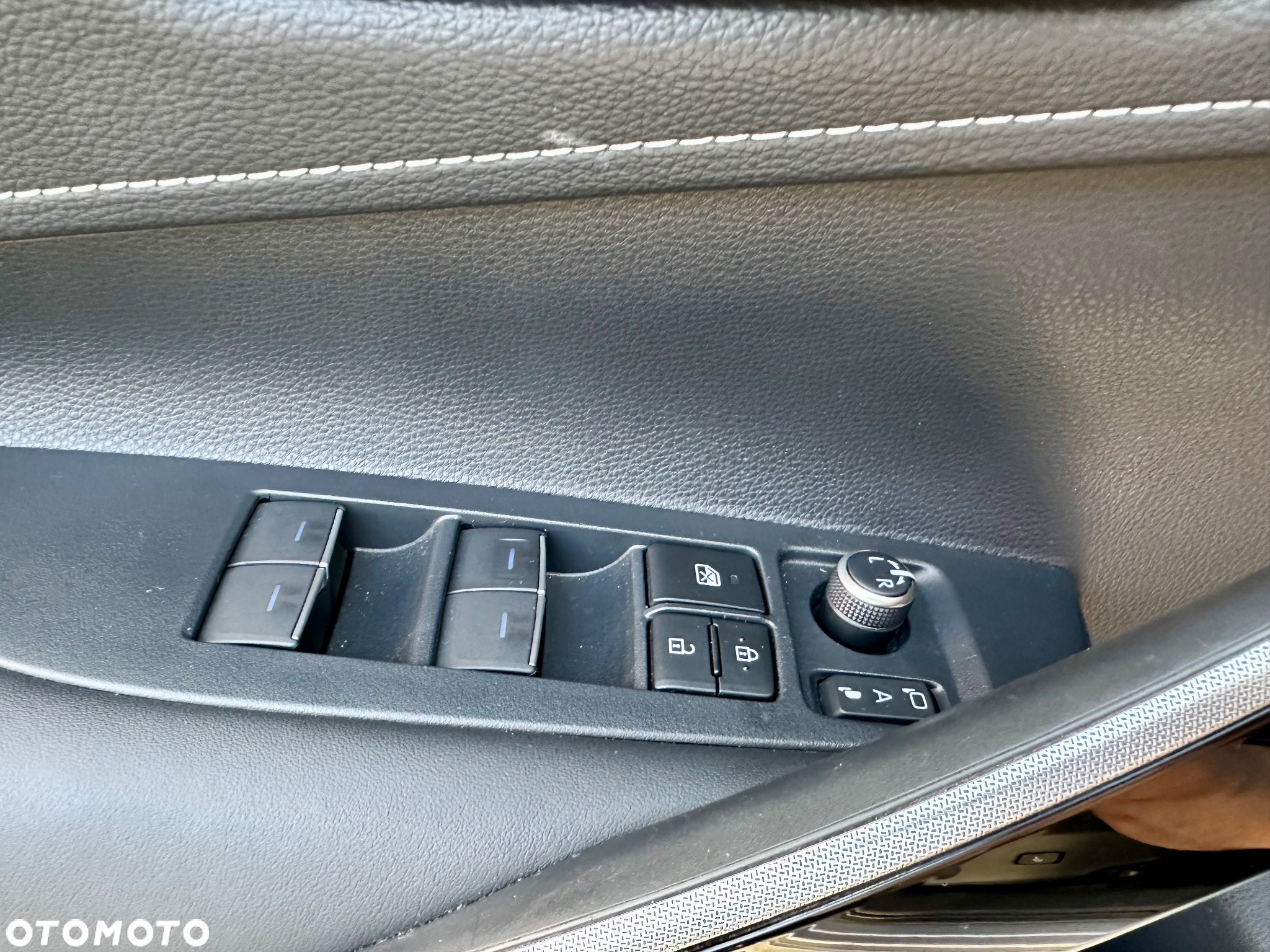 Toyota Corolla 2.0 Hybrid Style - 30