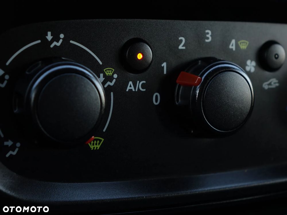 Renault Trafic 6-osobowy L1H1 - 23