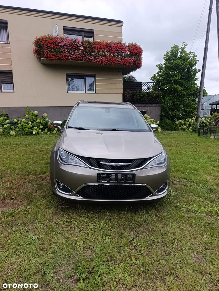 Chrysler Pacifica - 1