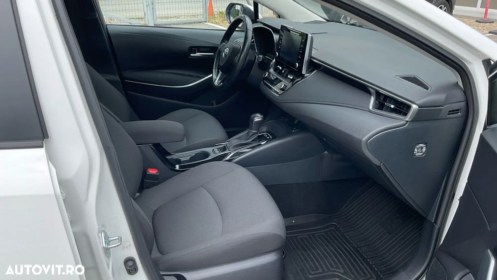 Toyota Corolla 1.8 HSD Business - 37