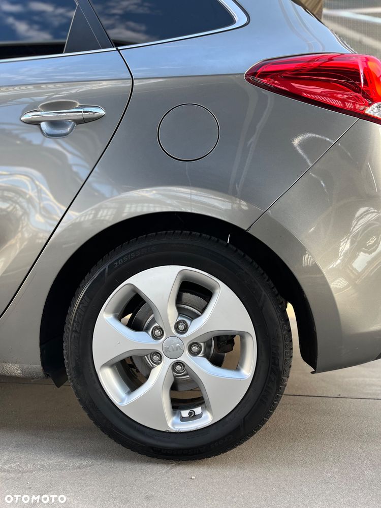 Kia Carens - 18