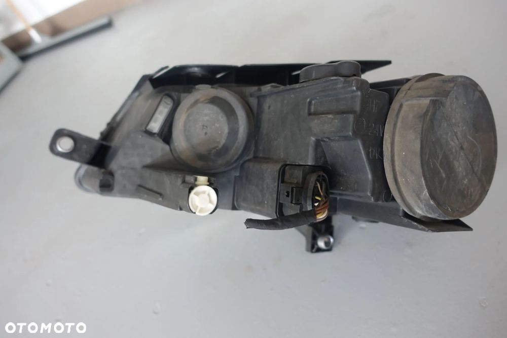 LAMPA PRAWY PRZÓD PASSAT B6 ORYGINAŁ z 2016 roku - 3