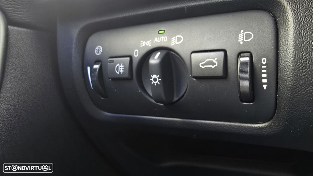 Volvo V40 2.0 D2 Momentum Geartronic - 29