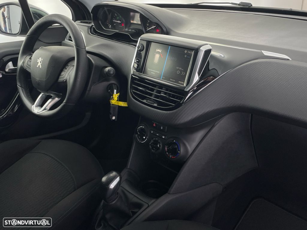 Peugeot 208 1.2 PureTech Style - 24