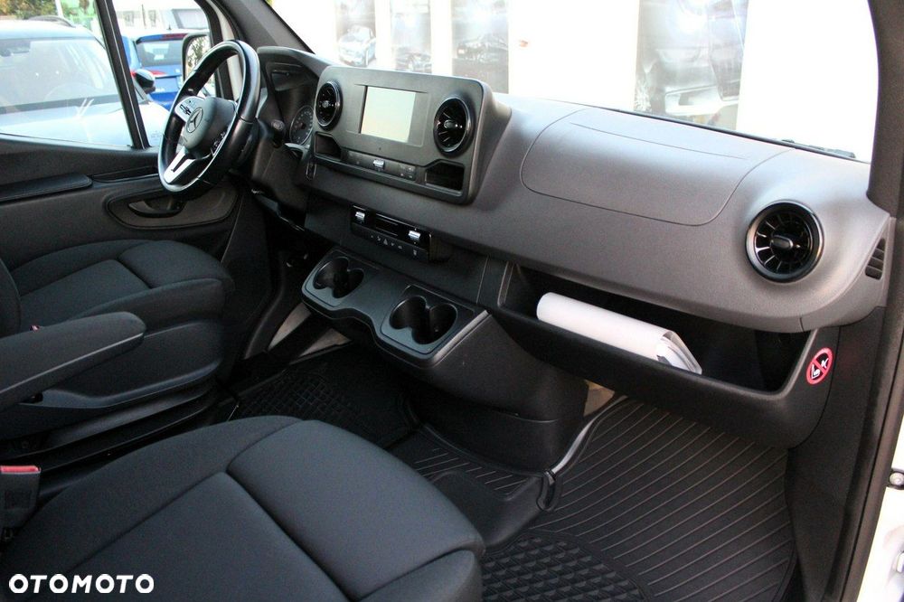 Mercedes-Benz Sprinter - 9