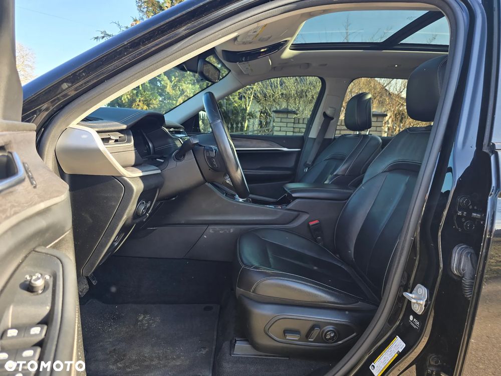 Jeep Grand Cherokee - 28