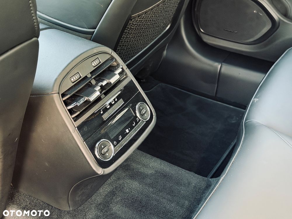 Maserati Quattroporte Modena (Ultima) - 12