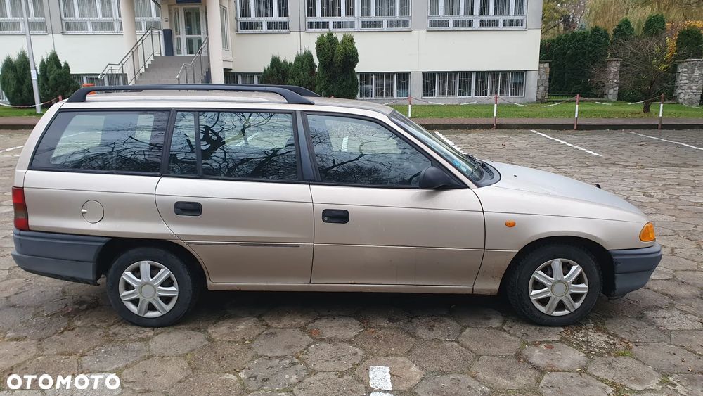 Opel Astra 1.4 16v GL - 3