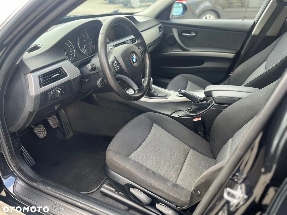 BMW Seria 3 318i - 9