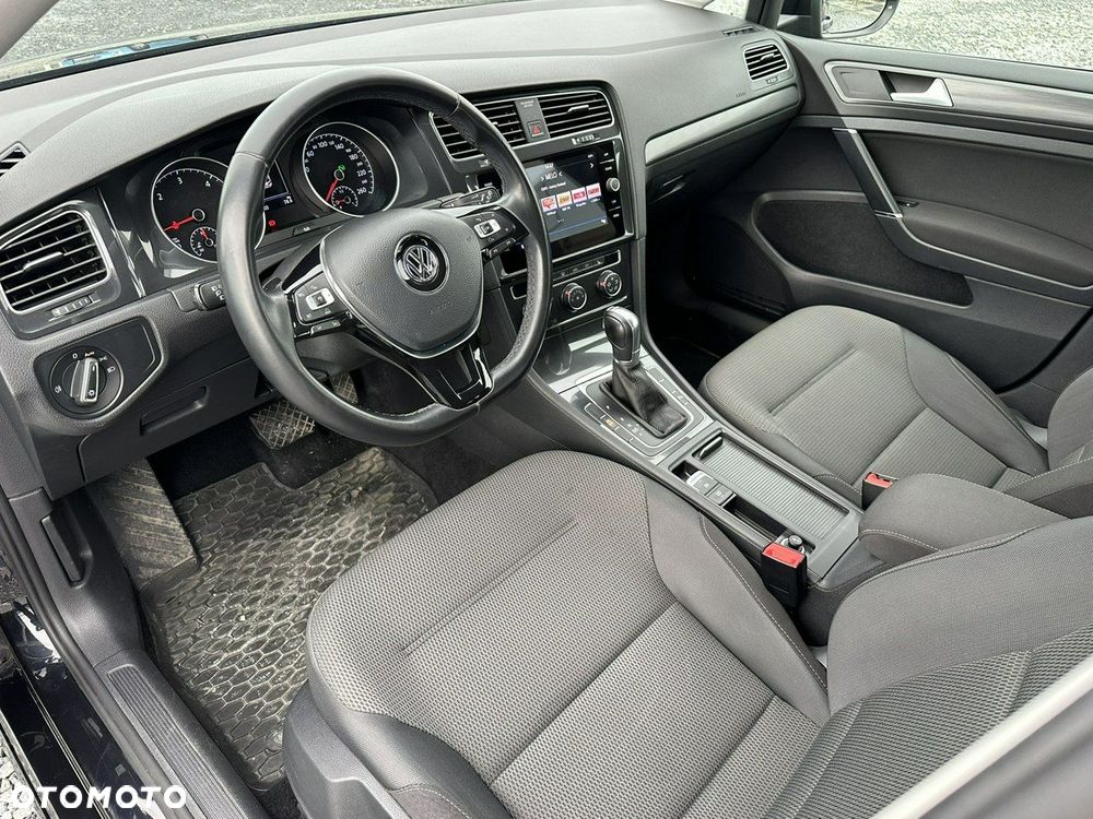 Volkswagen Golf - 25