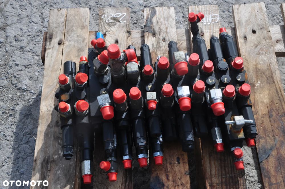 Rozdzielacz hydrauliczny Yanmar Vio 25-6  B16-74110 - 4