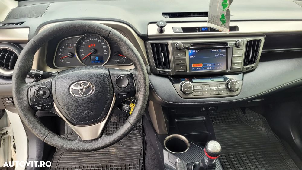 Toyota RAV4 2.2 D-4D 4x4 - 11
