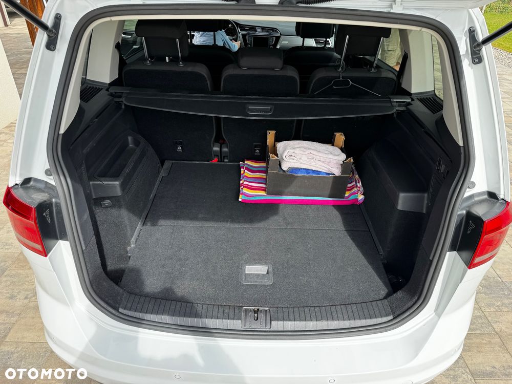 Volkswagen Touran - 19