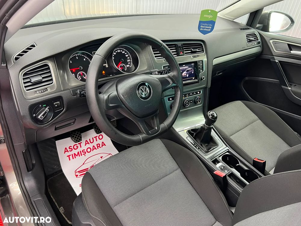 Volkswagen Golf - 10