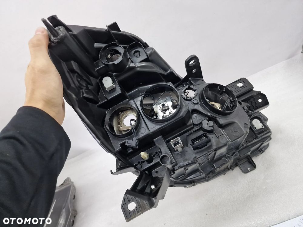 RENAULT CLIO 3 III LIFT 09-12 LEWA LAMPA PRZEDNIA PRZÓD SOCZEWKA , NR 260107046R , NR AUKCJI LA304 - 16