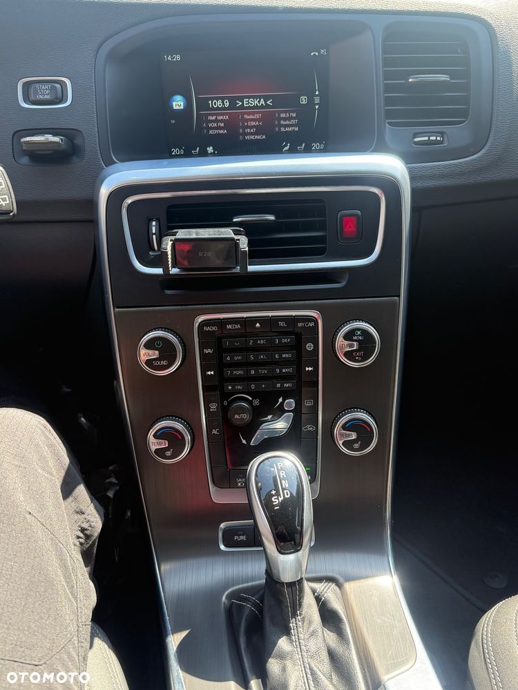 Volvo V60 D6 AWD Plug-in Hybrid Summum - 8