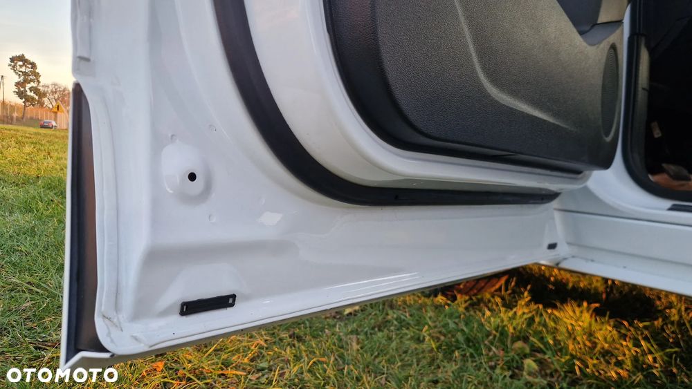 Ford Kuga 2.0 TDCi 4x4 Titanium - 25