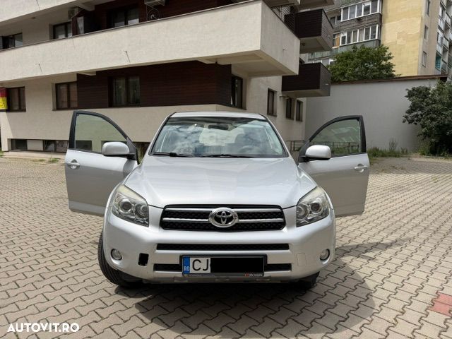 Toyota RAV4 2.2 D-4D Luxury - 1