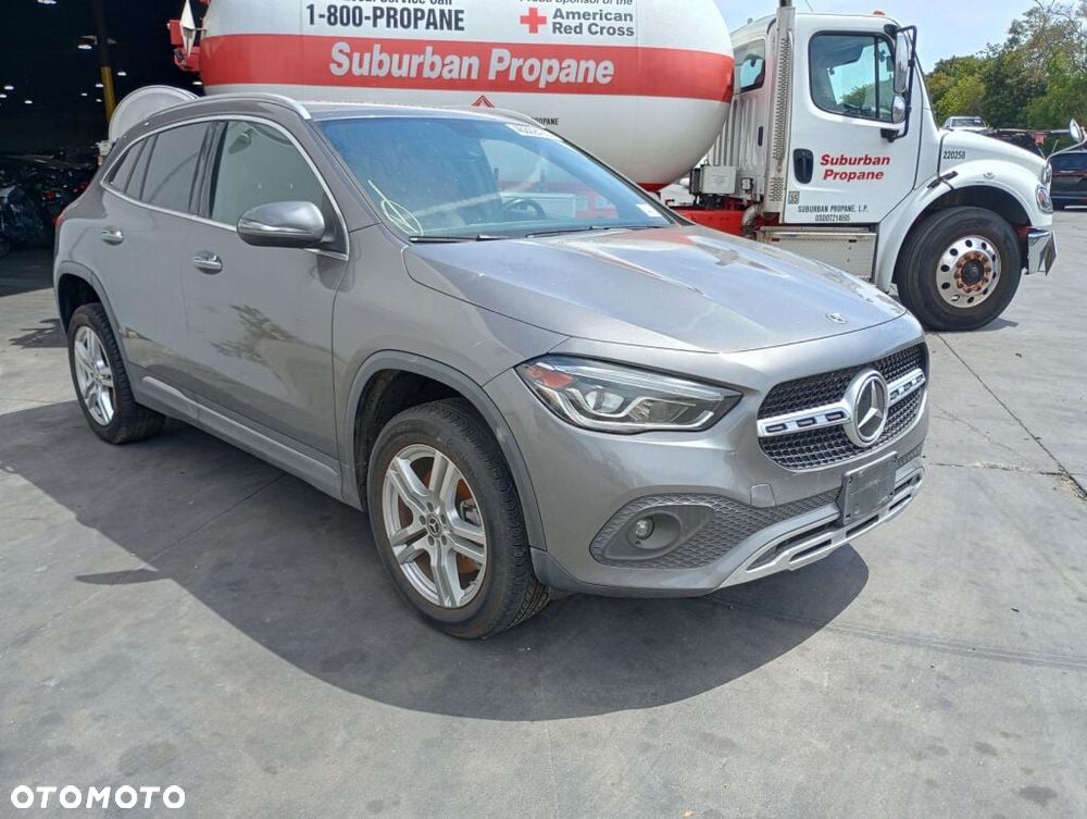 Mercedes-Benz GLA 250 8G-DCT - 20