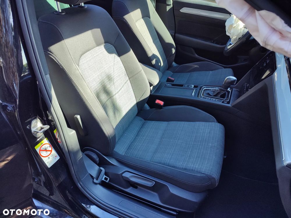 Volkswagen Passat Variant 2.0 TDI SCR DSG Elegance - 8