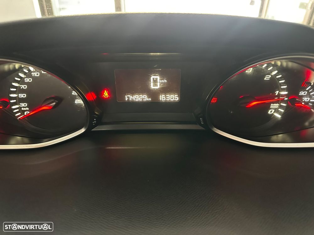 Peugeot 308 1.6 HDi Active — fotografia 13