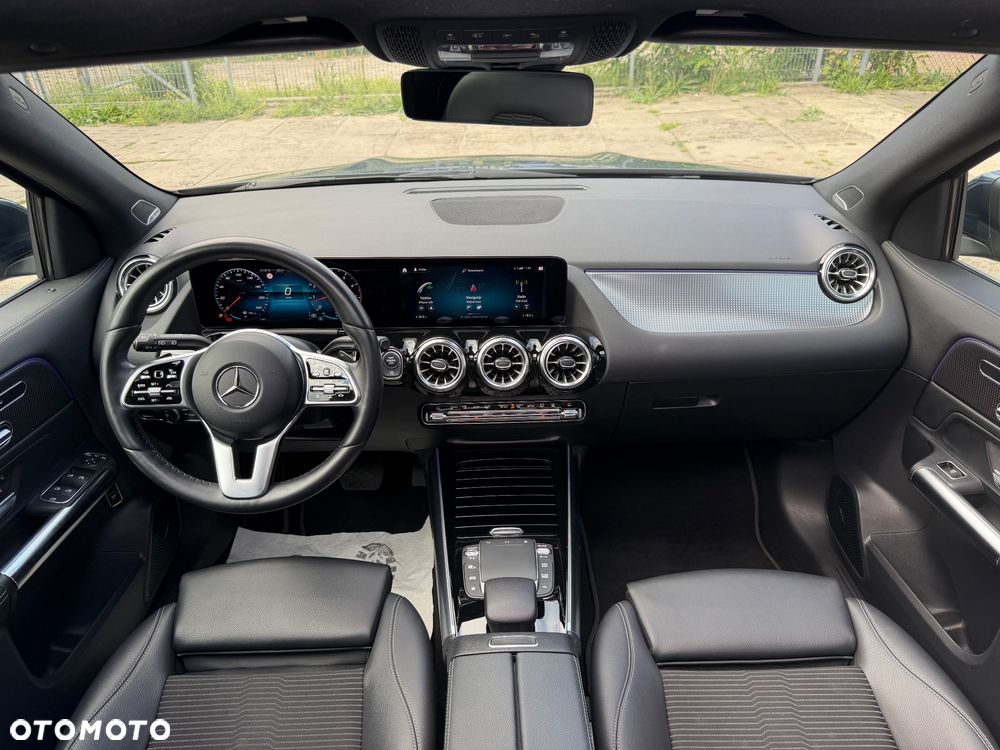 Mercedes-Benz GLA - 13
