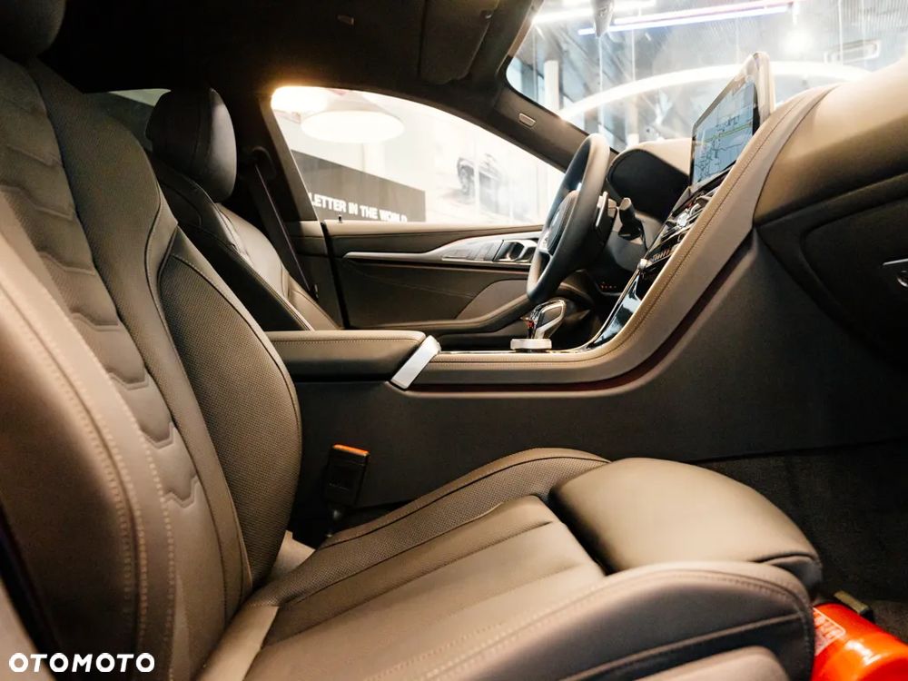 BMW Seria 8 840i xDrive - 11