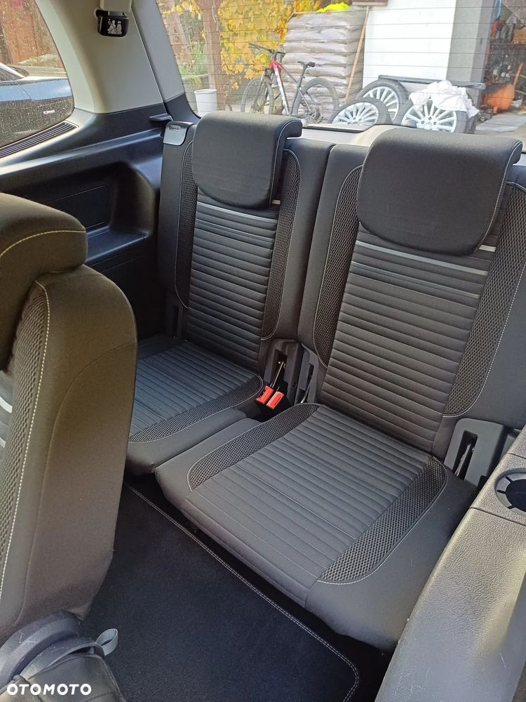 Volkswagen Touran 2.0 TDI DPF BlueMotion Technology Cup - 17