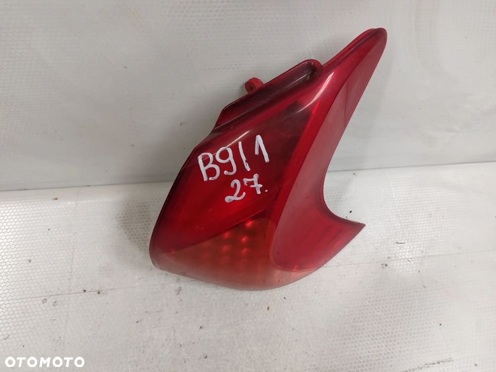 .  LAMPA TYL TYLNA PRAWA PEUGEOT 3008 - 2