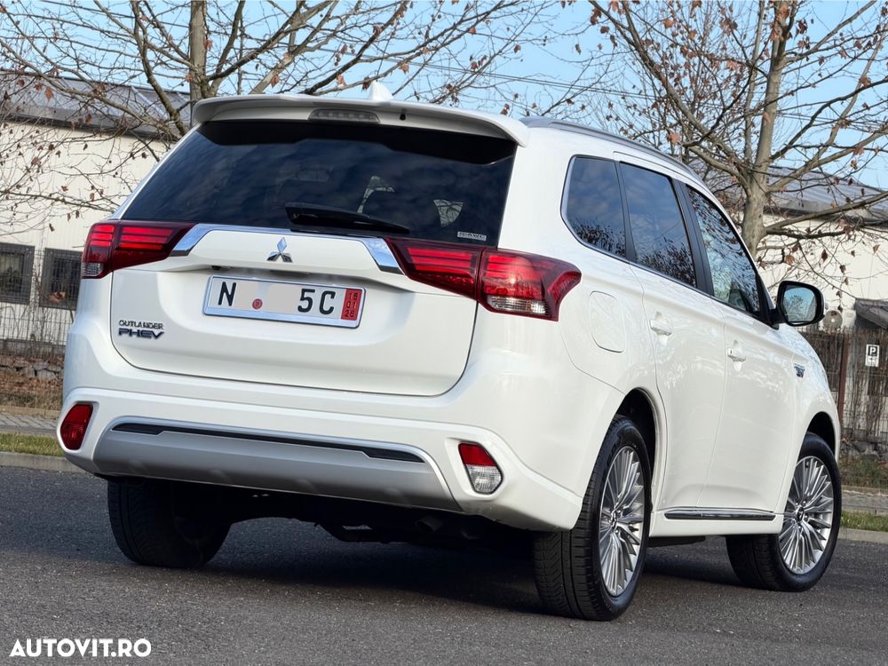 Mitsubishi Outlander 2.4 4WD Plug-In Hybrid - 8