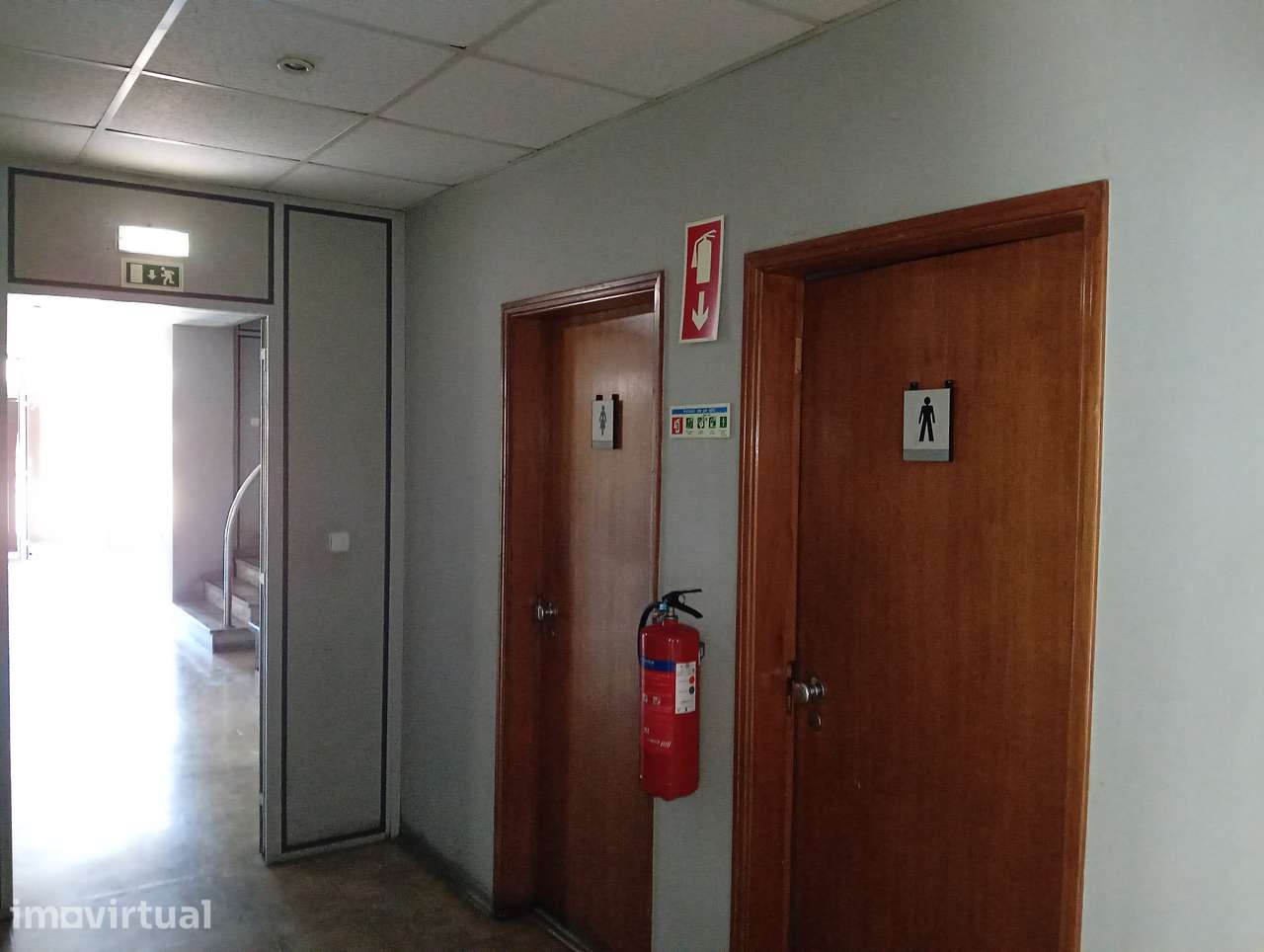 Armazém de 3000m² pronto a habitar com escritórios - Grande imagem: 4/35