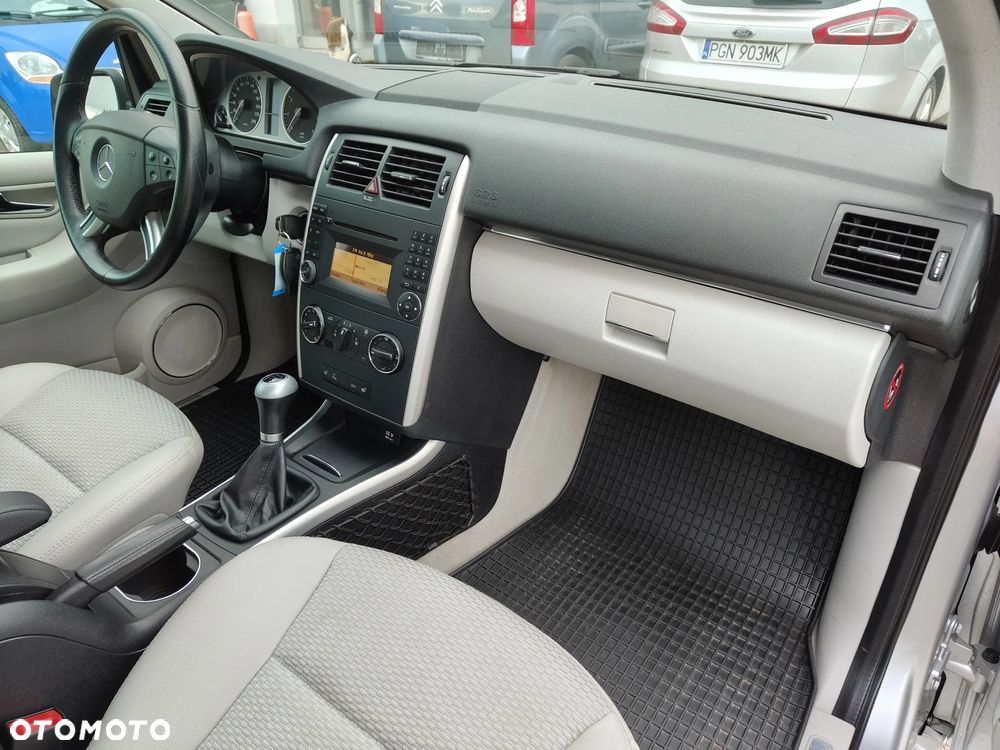 Mercedes-Benz Klasa B 150 Special Edition - 26