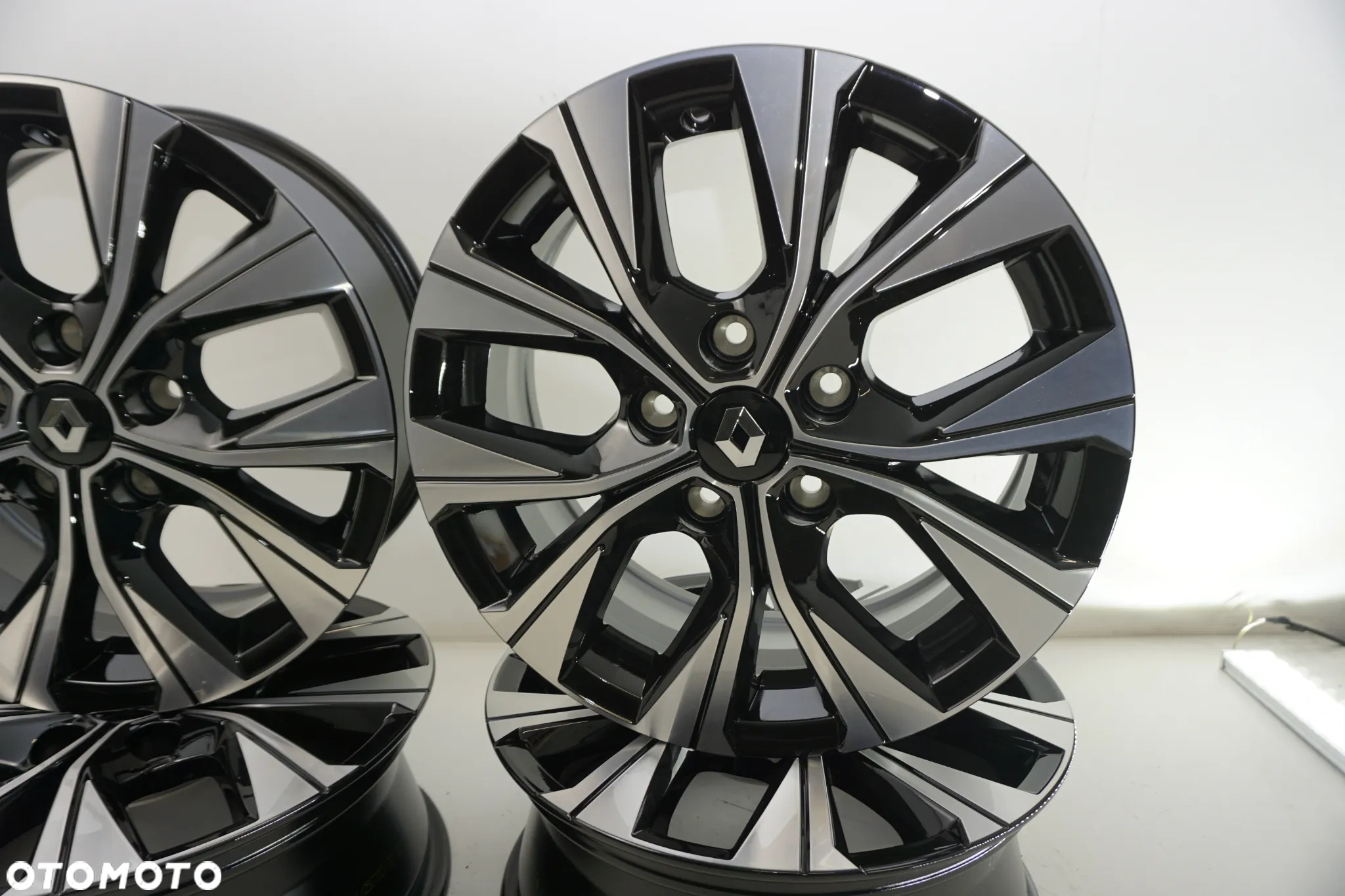Felgi Aluminiowe  16 RENAULT TREFIC CAPTUR II ARCANA KADJAR KOLEOS LAGUNA III SCENIC MEGANE ZOE CAPTUR II MERCEDES CITAN 5X114,3 - 3