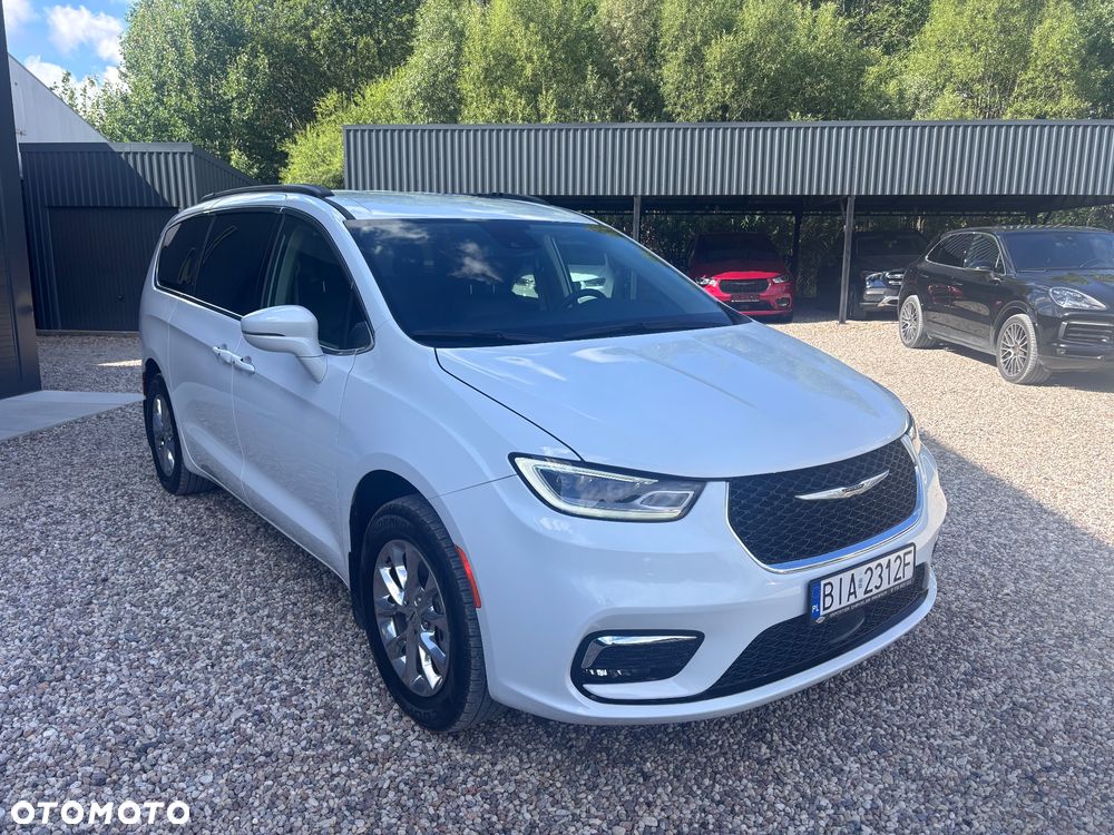Chrysler Pacifica - 1