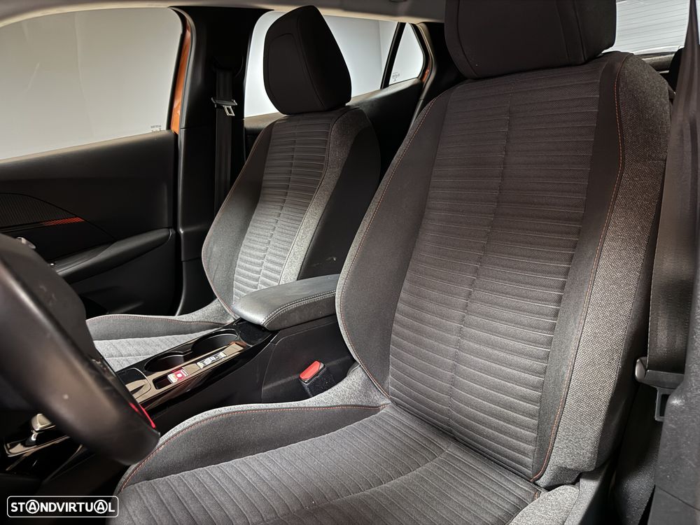 Peugeot 2008 1.2 PureTech Allure EAT8 - 10