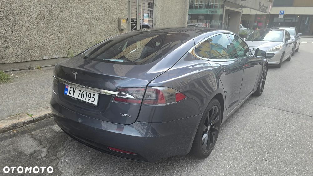 Tesla Model S - 4