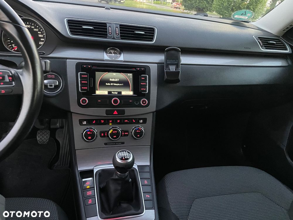 Volkswagen Passat 2.0 TDI DPF BlueMotion Technology Comfortline - 24