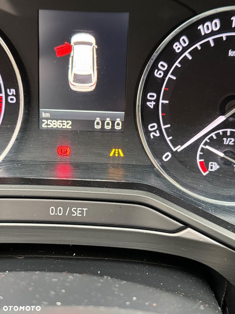 Skoda Superb 2.0 TDI DSG Ambition - 13