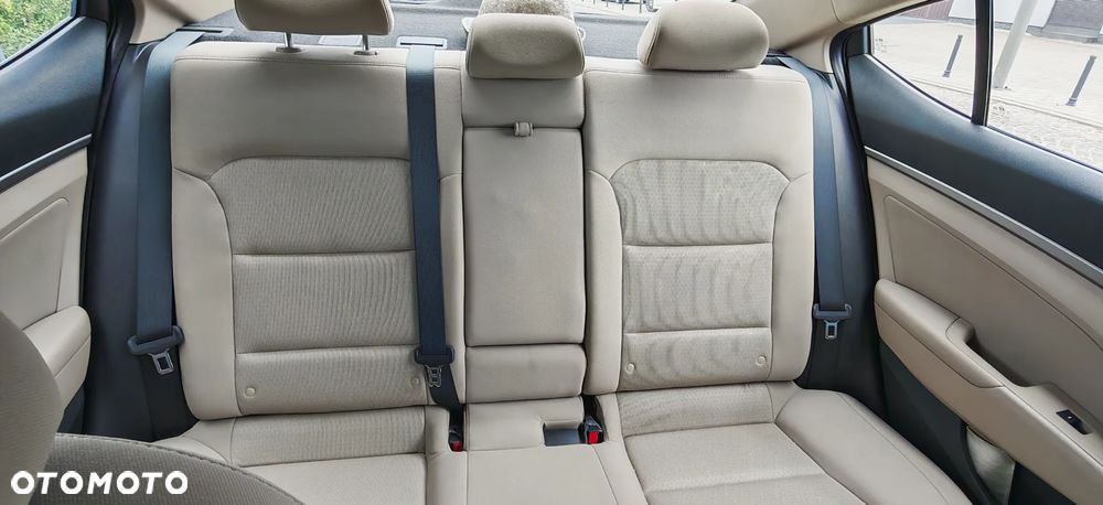 Hyundai Elantra 1.6 Comfort - 4