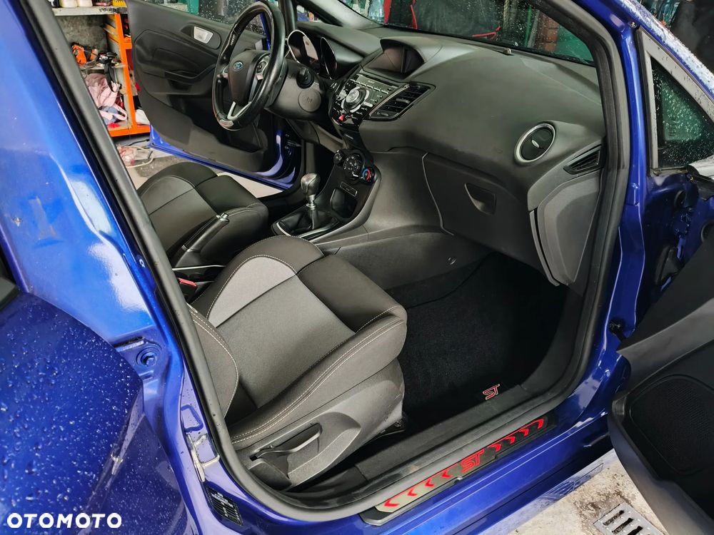 Ford Fiesta 1.6 EcoBoost ST - 22