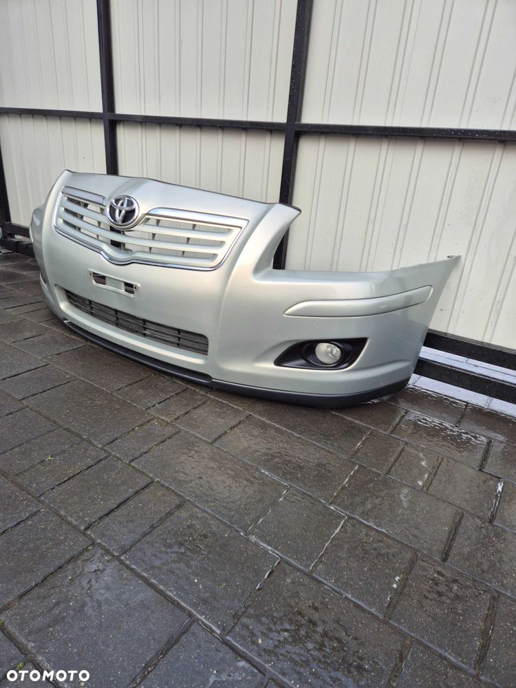 Zderzak przód przedni Toyota Avensis T25 Lift rok 07 kod lak 6T1 - 4