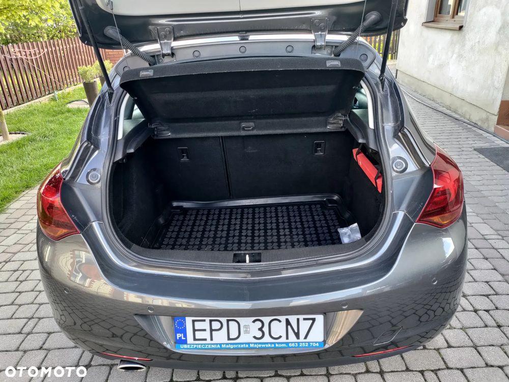 Opel Astra 2.0 CDTI Cosmo - 11