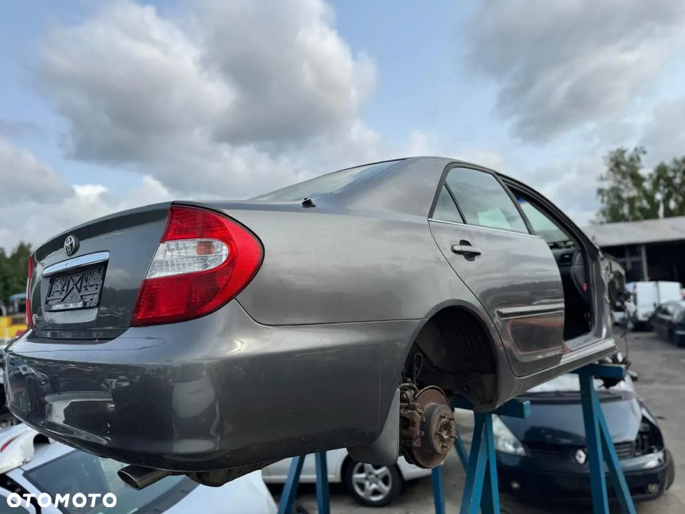 Toyota Camry 2004r  2.4 benzyna - na części