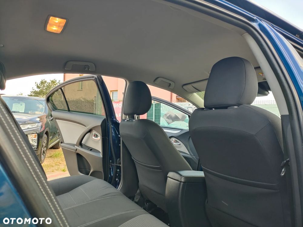 Toyota Avensis 1.8 Premium - 19