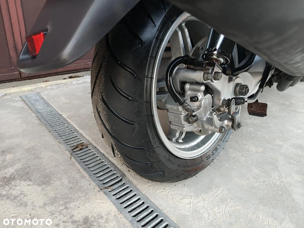 Suzuki Burgman - 10