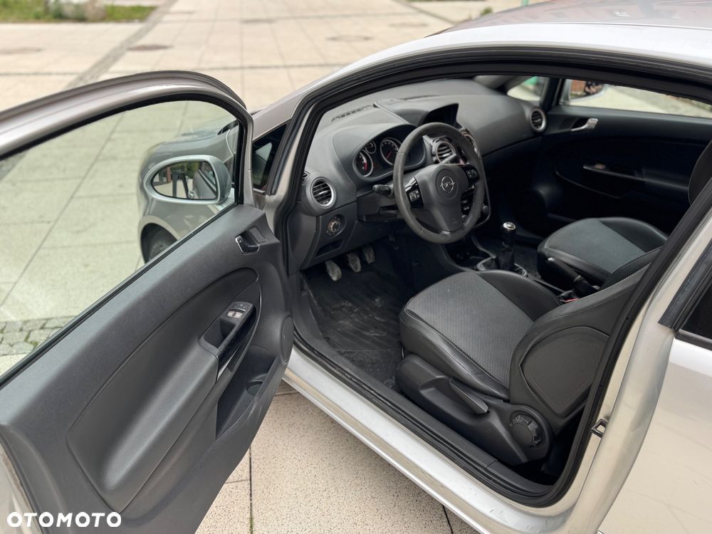 Opel Corsa 1.2 16V Cosmo - 9