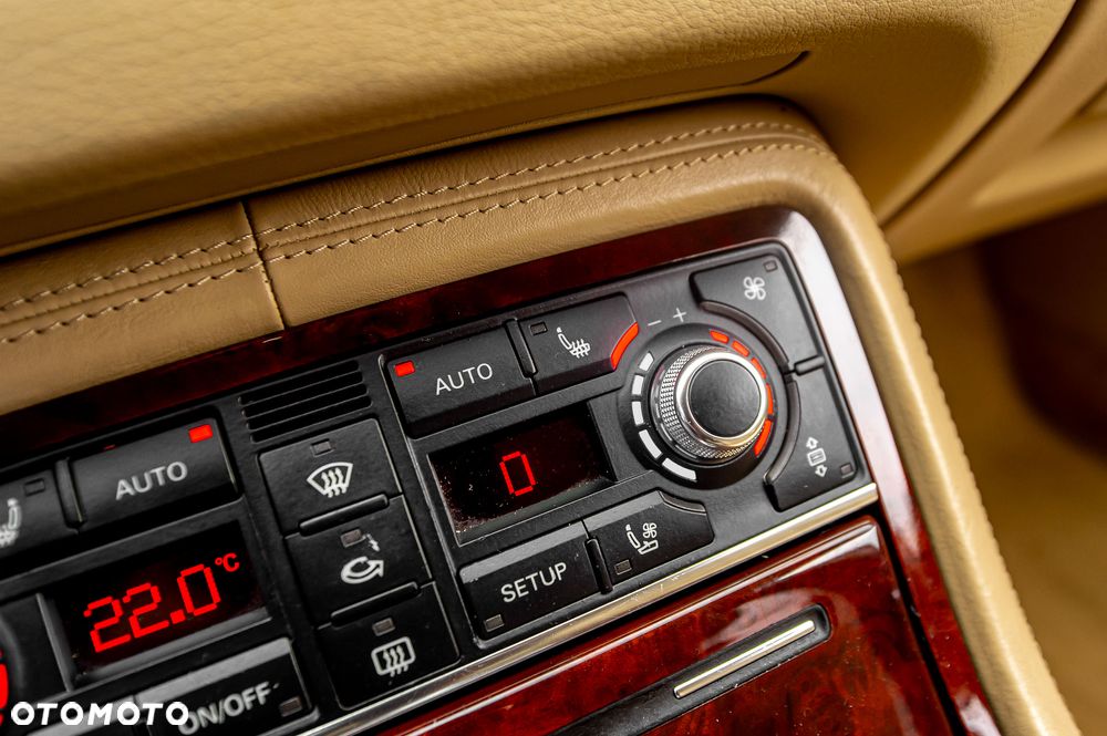 Audi A8 4.2 Quattro - 27