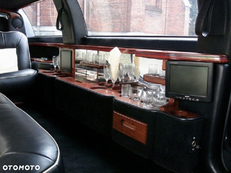 Lincoln Town Car - 3