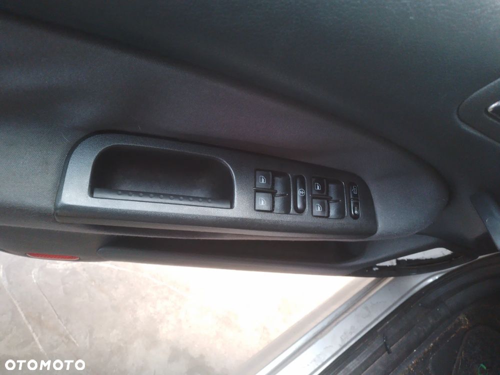 SKODA OCTAVIA I LIFT 00-10 1.9 TDI    BŁOTNIK PRAWY LEWY PRZÓD  9102 - 21