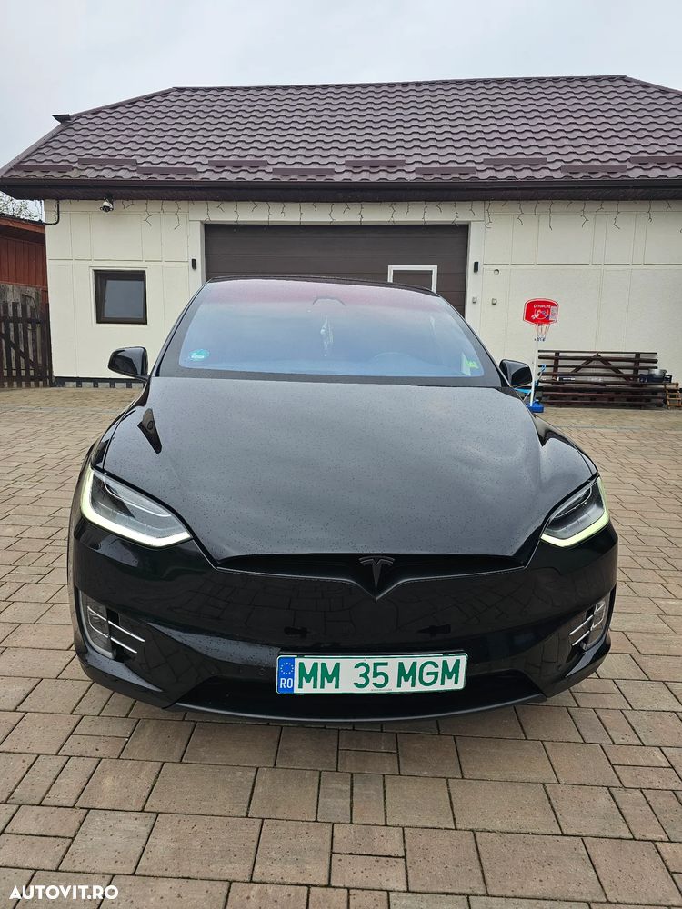 Tesla Model X - 3